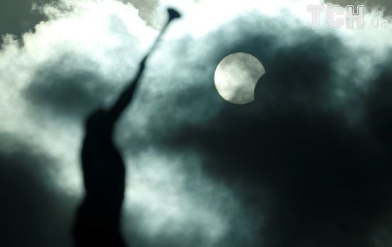 У п'ятницю, 13-е земляни побачать сонячне затемнення