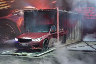 BMW официально представила новый "заряженный" седан M5