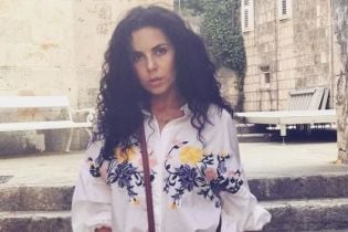 В бикини и с ярким маникюром: Настя Каменских опубликовала фото из отпуска