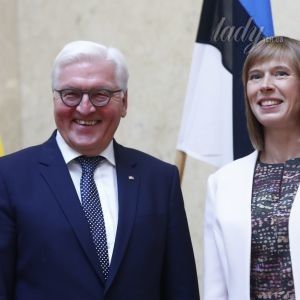 В красивом платье и с легким макияжем: образ президента Эстонии на торжественном мероприятии