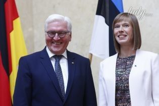 В красивом платье и с легким макияжем: образ президента Эстонии на торжественном мероприятии