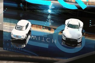 Mercedes-Benz покажет во Франкфурте электрокомпакт и гибридный суперкар