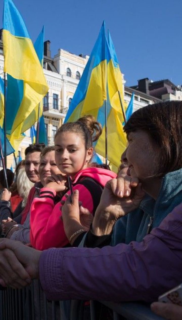 Красиво и патриотично: Марина Порошенко вышла в свет в блузке от украинского дизайнера за 685 гривен