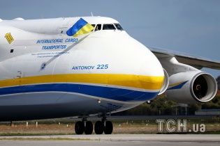 "Благодаря вам на украинских крыльях летает весь мир": Порошенко поздравил авиаторов с профпраздником