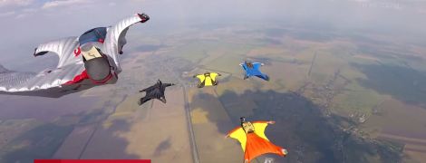 Украинцы установили новый для себя парашютный рекорд