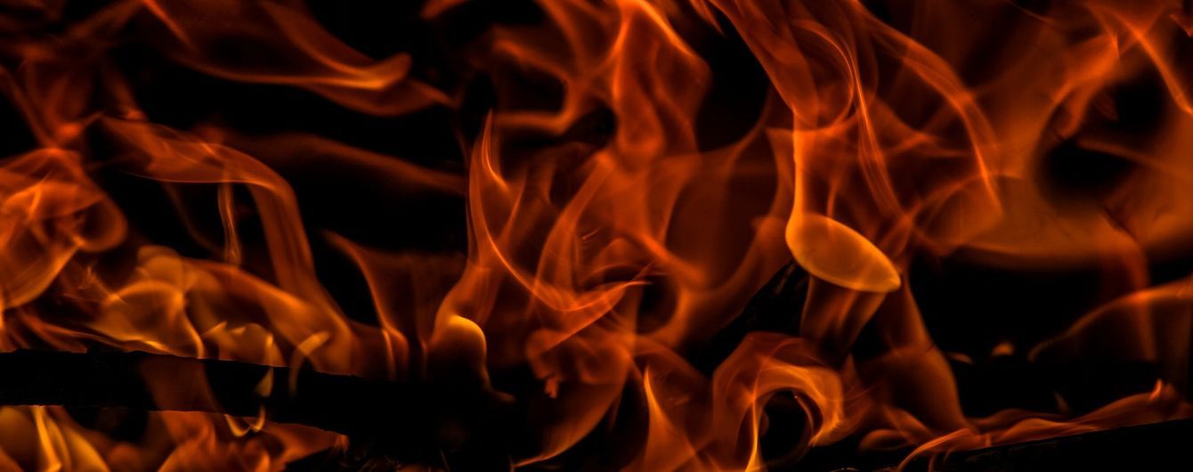У Москві загорівся автобусний парк