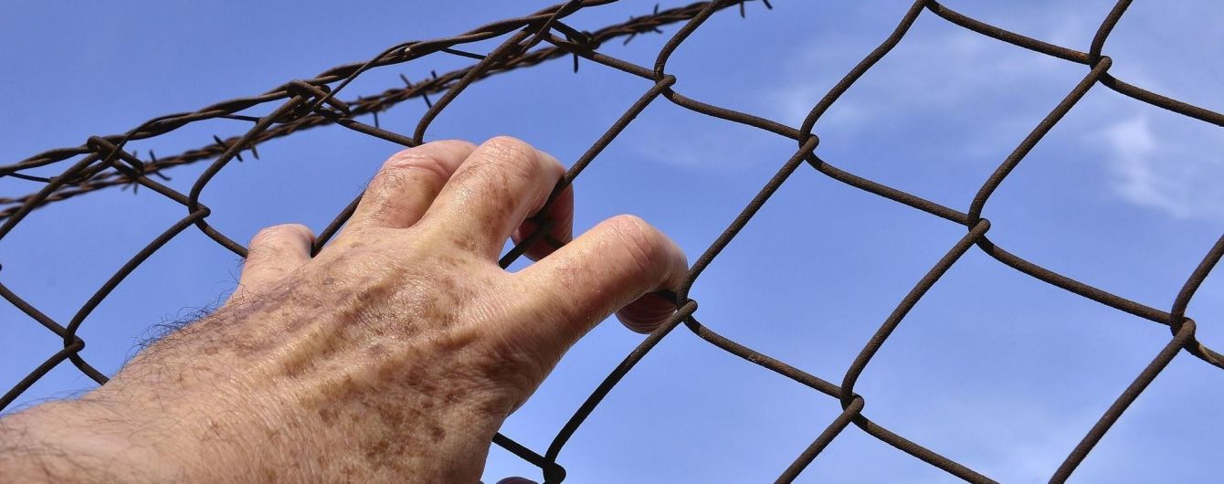 Жителя Одесской области приговорили к 13 годам за брошенную в полицию гранату