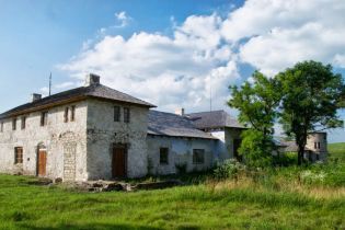 Замок химерного графа. У селі Миньківці була столиця невідомої держави