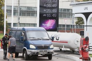 На АЗС поповзли вгору ціни на всі види пального