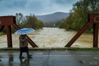 Карпати заллють сильні зливи. Штормове попередження від синоптиків