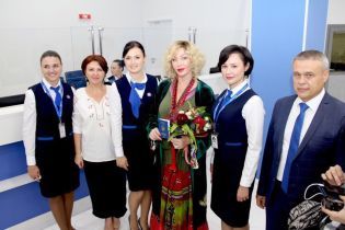 Ірина Білик показала, як отримувала біометричний паспорт