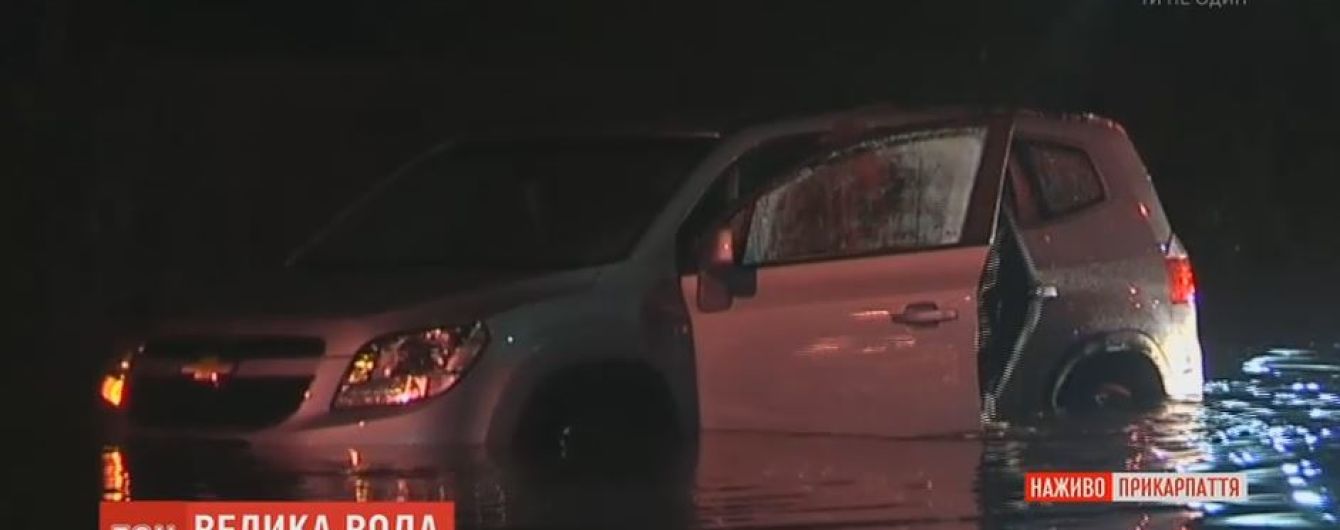 Прикарпатье оправляется от большой воды, которая подтопила десятки домов