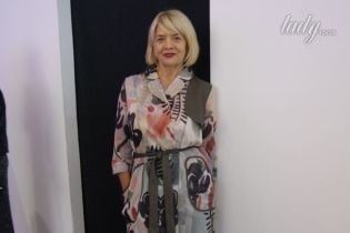 Выглядит прекрасно: 65-летняя мама Веры Брежневой появилась на модном показе в наряде от украинского дизайнера