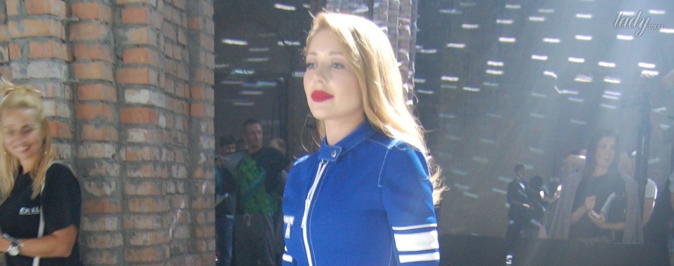 В синем костюме и лодочках: стильный образ Тины Кароль на Ukrainian Fashion Week
