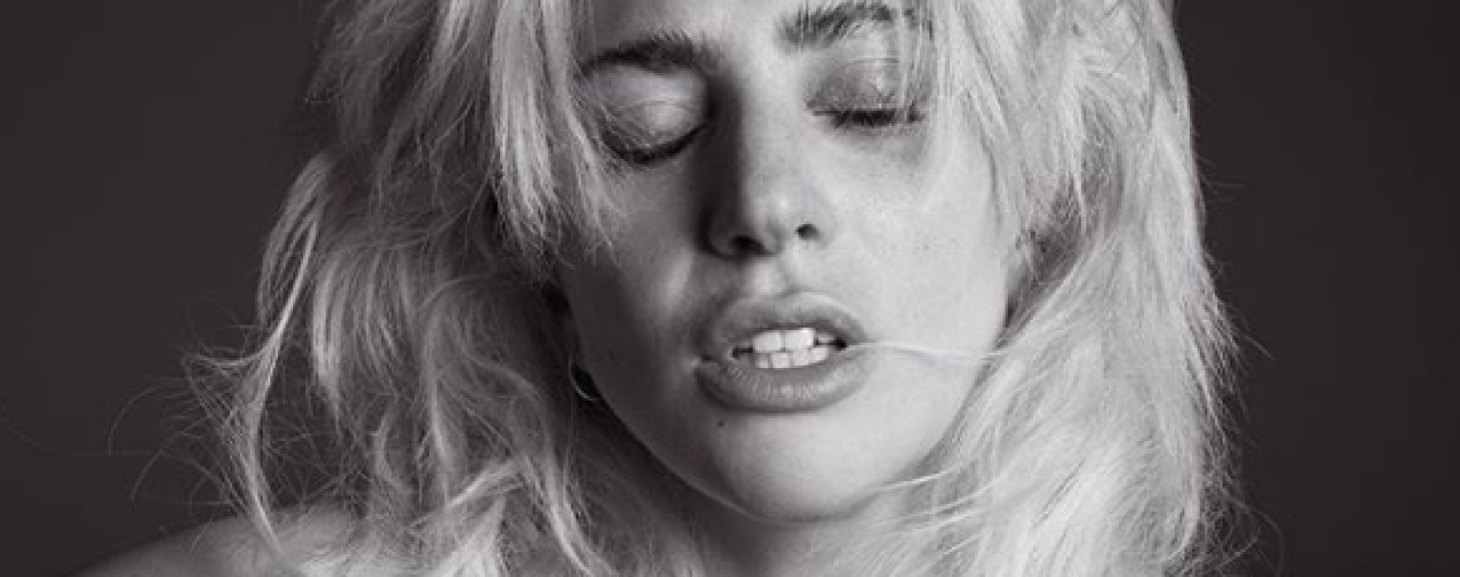 Леди Гага прикрыла грудь гитарой в откровенном фотосете V Magazine