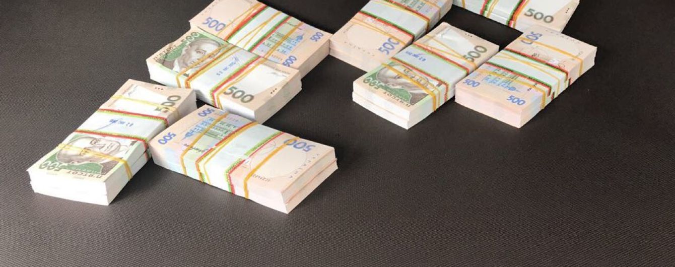 В Черновицкой области фискал требовал 1 млн грн взятки