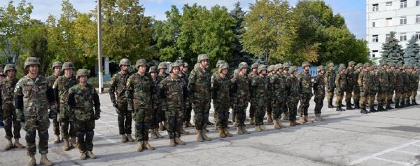Додон пообіцяв покарати військових, які вирушили на навчання до України