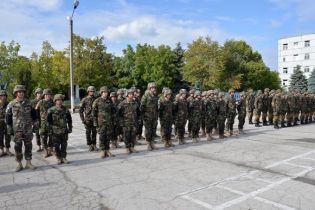 "Неслухняні" молдовські військові поїхали до України та масове отруєння учнів. П'ять новин, які ви могли проспати