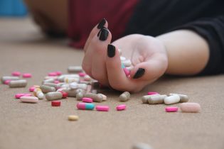 У Харкові 13-річна дівчинка потрапила до реанімації, отруївшись пігулками для схуднення