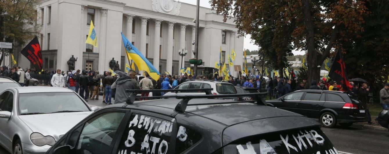 Второй день протеста. Сотни "евробляхарей" ночевали в автомобилях в правительственном квартале