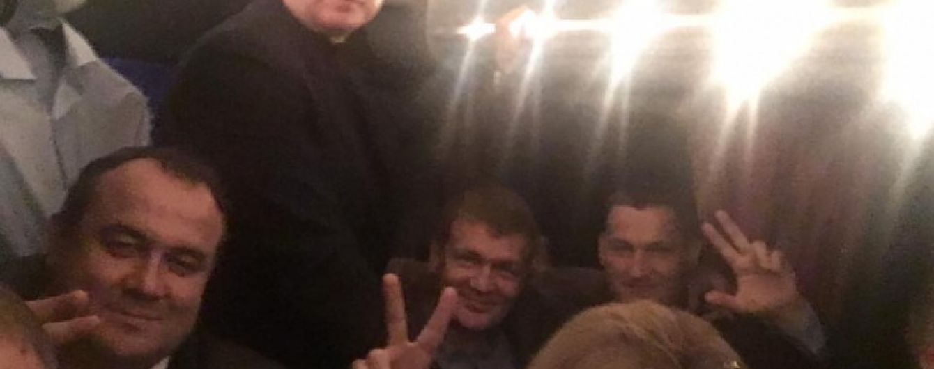 Луценко без страшной папки и шутки Порошенко над Кличко: депутаты рассказали о вечеринке БПП в "Залесье"