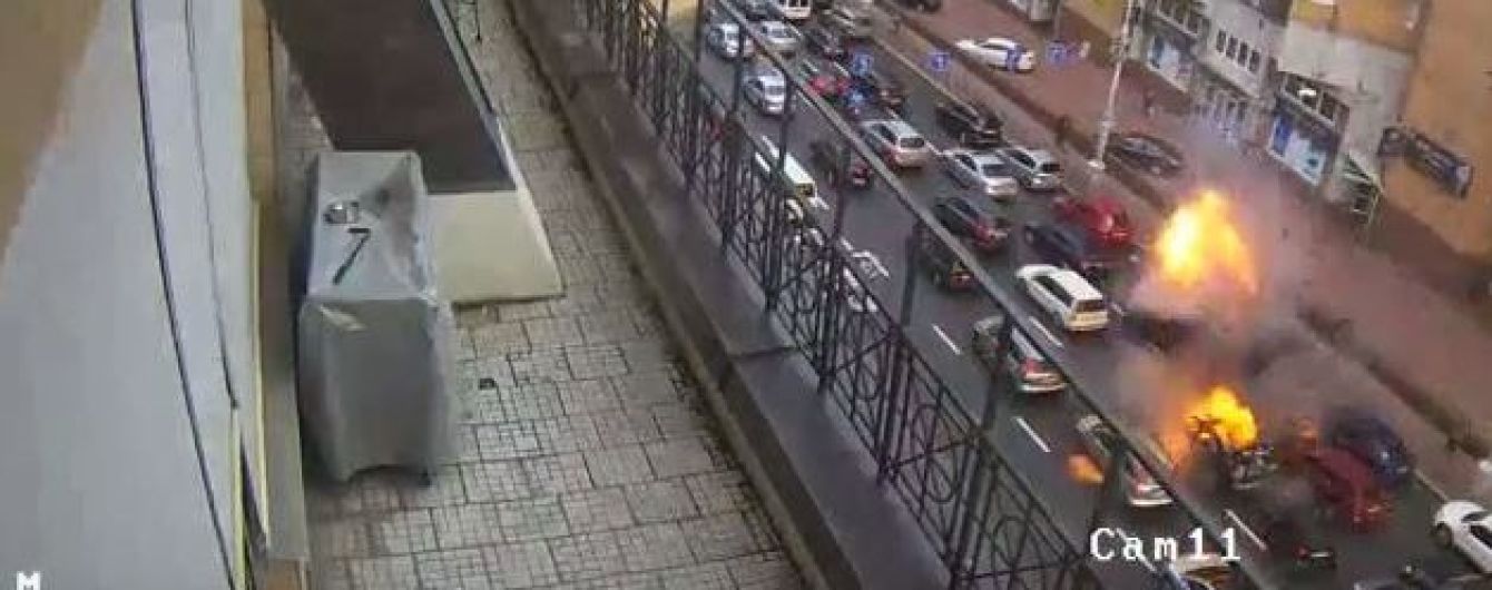 Камеры наблюдения зафиксировали момент взрыва авто в Киеве