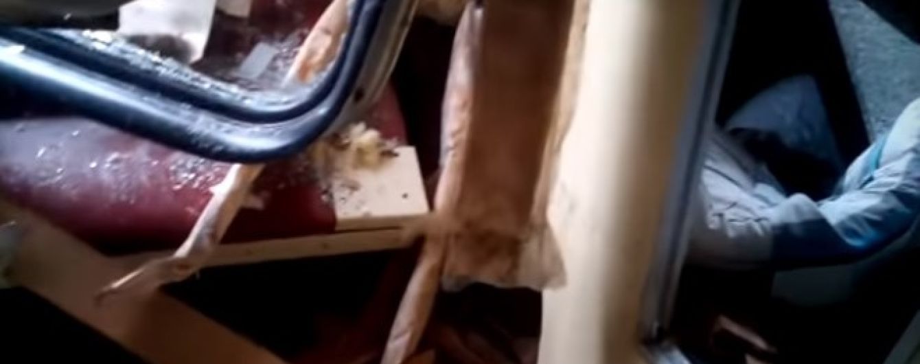 У Росії не розминулися пасажирський поїзд і вантажівка: водія авто госпіталізували у важкому стані