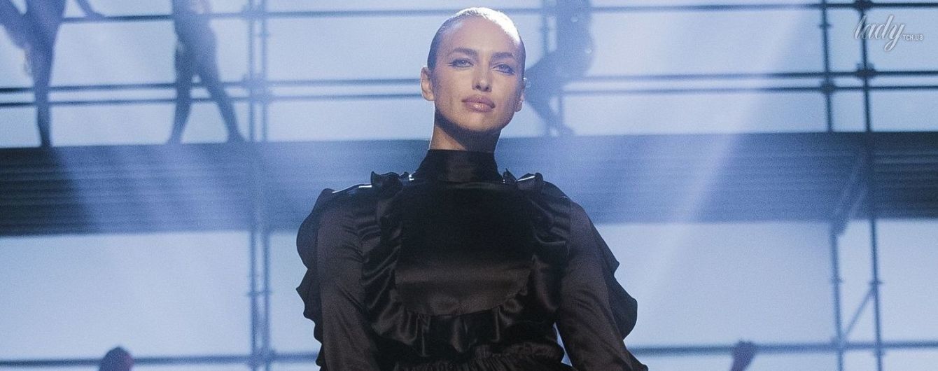 Ирина Шейк эффектно вернулась на подиум Недели моды в Нью-Йорке