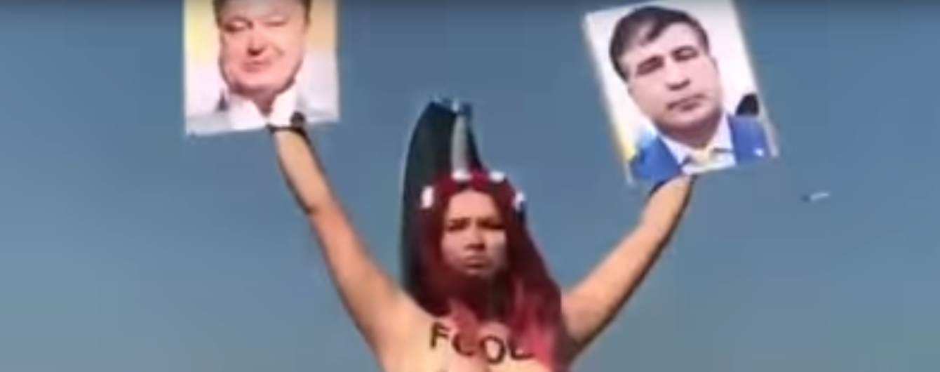 У Краковці затримали активістку Femen з голими грудьми і портретами Порошенка та Саакашвілі