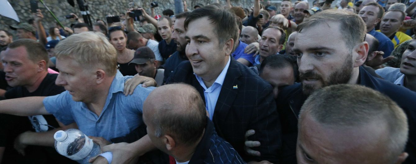 В МВД объяснили, почему позволяют Саакашвили свободно разгуливать по Украине