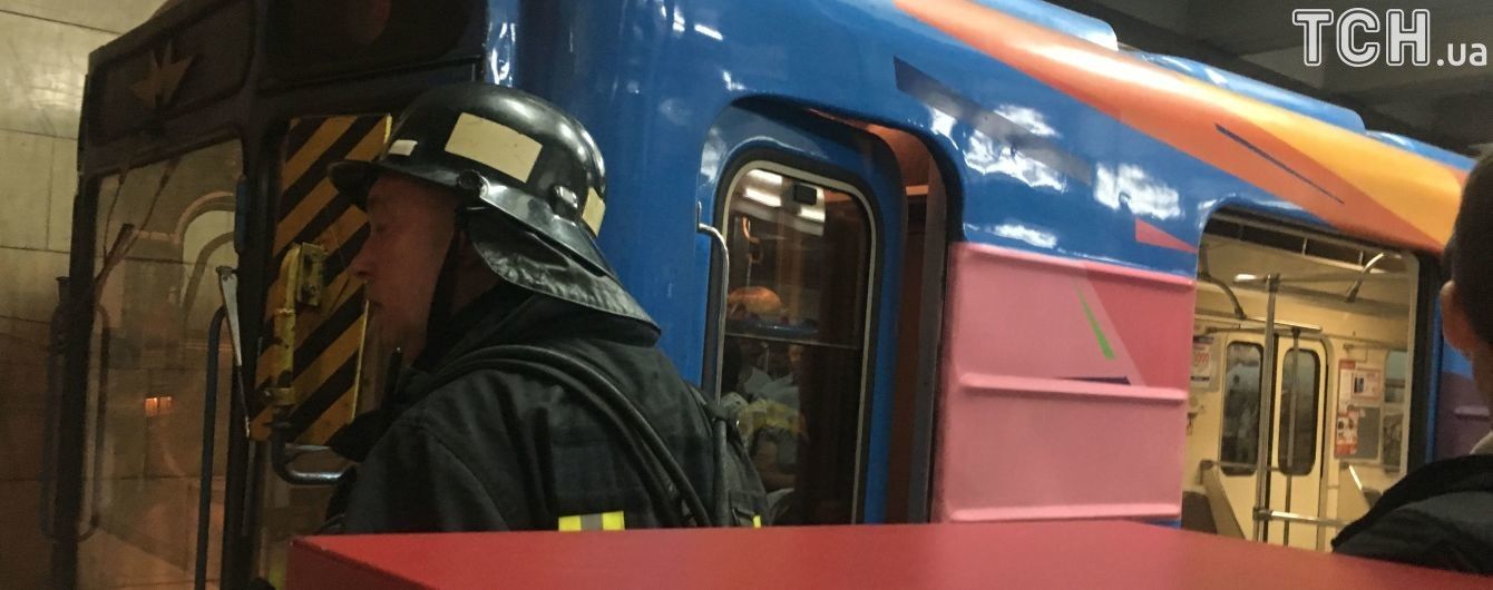 У Києві після задимлення відновили рух "синьою" гілкою