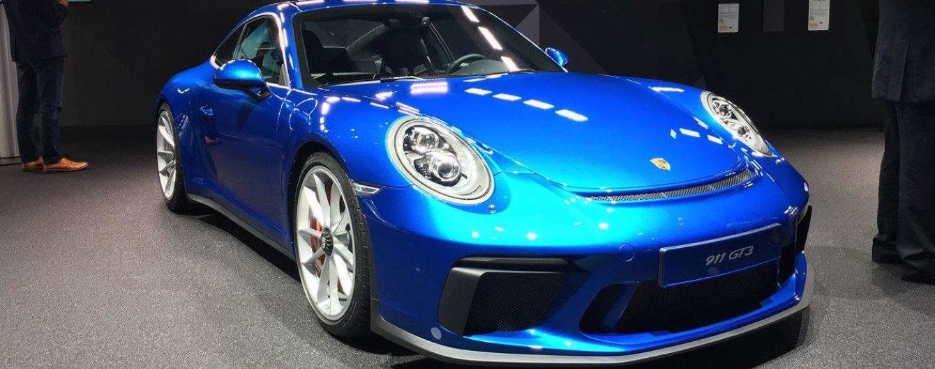 Porsche 911 GT3 Touring Package с "механикой" приехал во Франкфурт