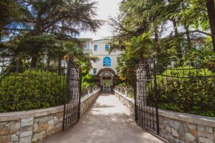 Знаменитий кримський пансіонат продадуть односельцю Кадирова за смішні гроші