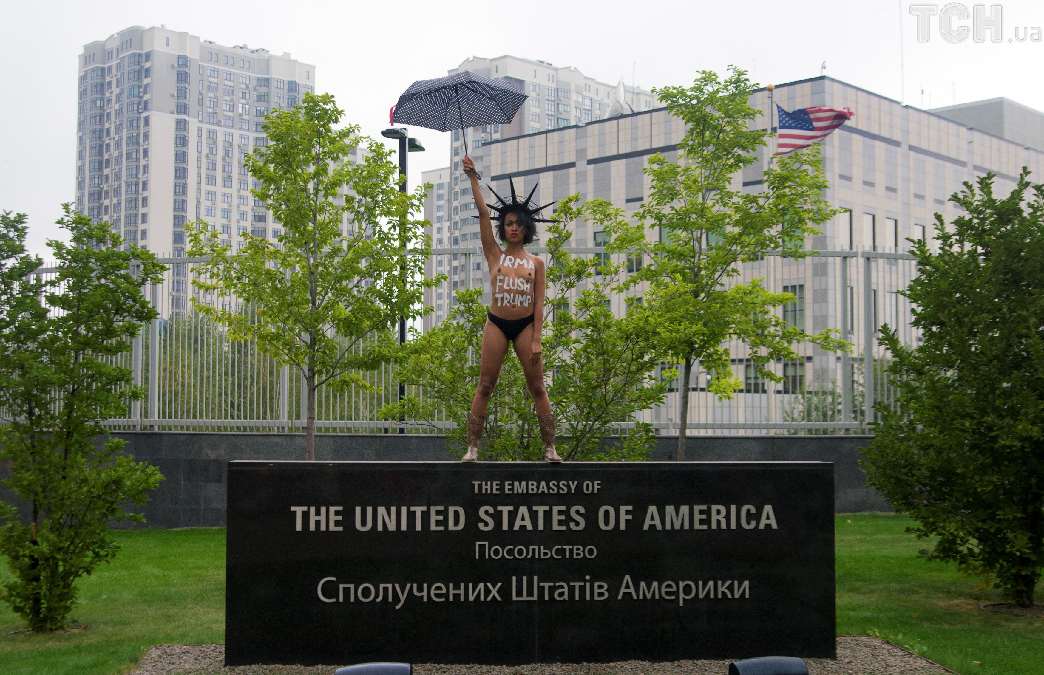 Протест Femen проти Трампа у Києві _2
