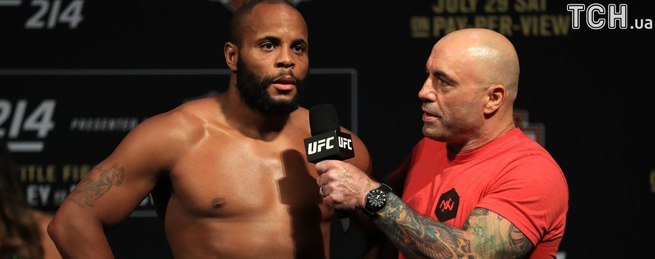 UFC вернул чемпионский пояс Кормье за допинг Джонса