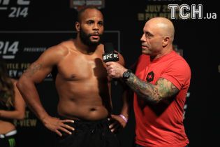 UFC повернув чемпіонський пояс Корм'є через допінг Джонса