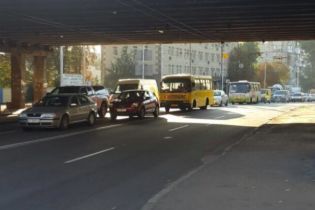 У Києві через прорив труби змінили маршрути низки тролейбусів