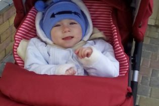 Усиленная реабилитация нужна 2-летнему Жене