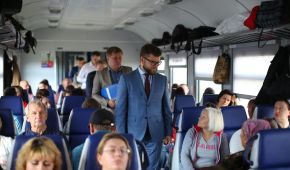 Разючі зміни. "Укрзалізниця" показала фото модернізованої приміської електрички