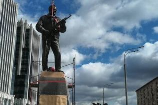 В Москве поставили памятник оружейнику Калашникову