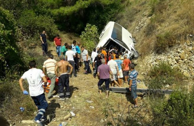 Автобус зірвався зі скелі у Туреччині_1