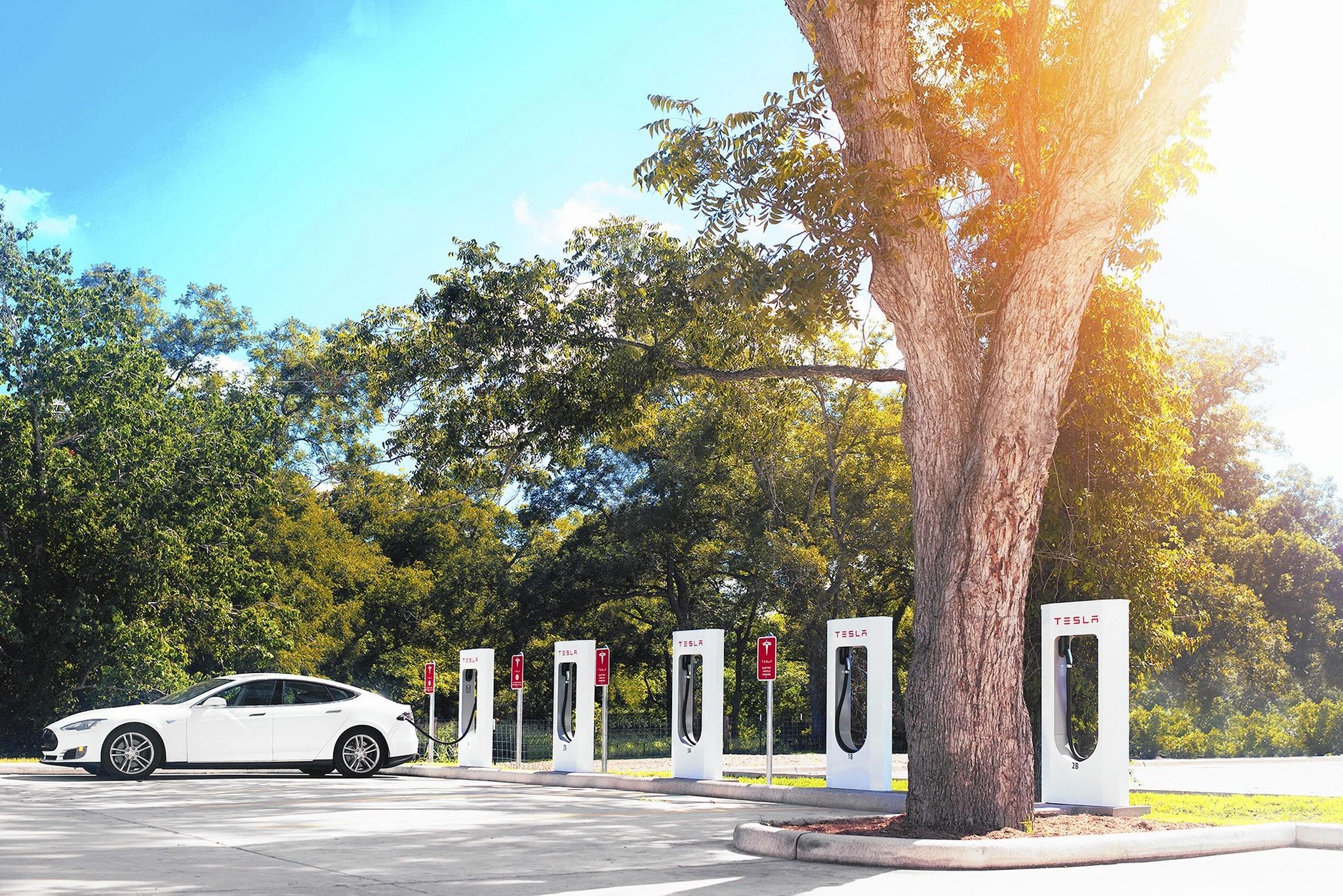 заправки Tesla