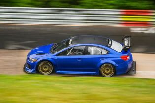 Subaru опубликовала видео рекордного заезда "заряженного" седана WRX STI