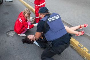 У Дніпрі розповіли про стан жінки, яка на ходу вилетіла з маршрутки