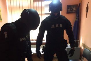 У Миколаєві підполковник поліції збирав данину з підлеглих та змушував їх вимагати хабарі