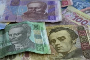 Повільне "вбивство" гривні. Чи стануть українці біднішими за новим бюджетом-2018