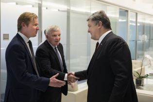 Україна вперше від початку російської агресії вийшла на ринки суверенних запозичень - Порошенко
