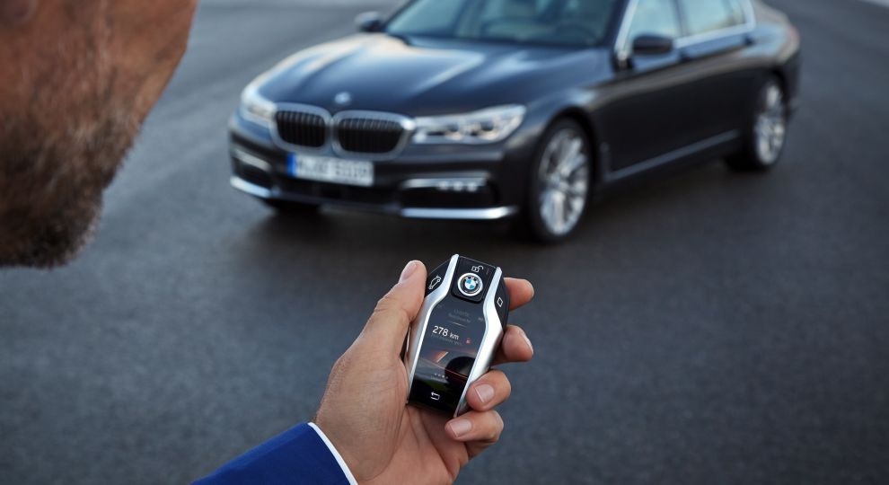 BMW планирует полность отказаться от автомобильных ключей