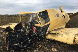 У полі на Хмельниччині розбився літак
