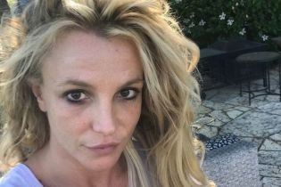 Спортивна Брітні Спірс приголомшила фанів подвійним сальто і ходінням на руках